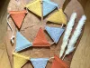 Bunte Girlande als Kinderzimmerdeko.