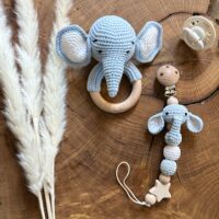Baby-Greifling Elefant aus Bio-Baumwolle und Buchenholz von AK-MADEWITHLOVE