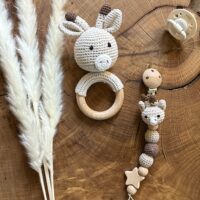 Baby-Greifling Giraffe aus Bio-Baumwolle und Buchenholz von AK-MADEWITHLOVE