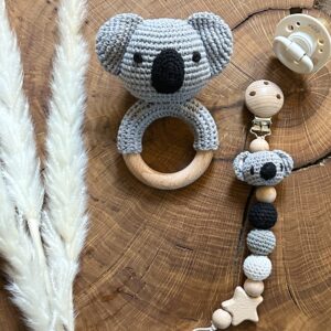 Gehäkelte Rassel & Schnullerkette Koala