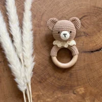 Baby-Greifling Baer aus Bio-Baumwolle und Buchenholz von AK-MADEWITHLOVE
