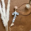 Handgemachte Baby-Schnullerkette Elefant aus natuerlichen Materialien von AK-MADEWITHLOVE