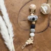 Handgemachte Baby-Schnullerkette Koala aus natuerlichen Materialien von AK-MADEWITHLOVE