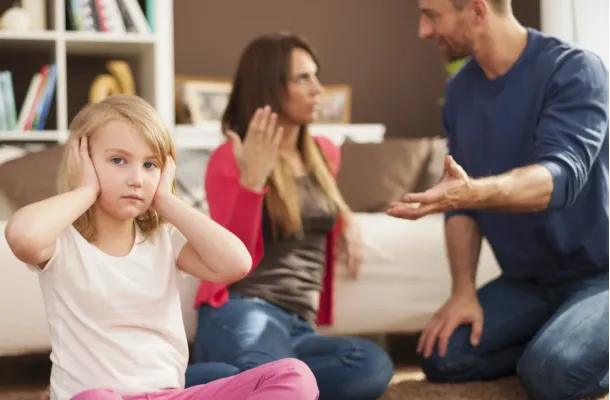 Eltern streiten vor Kindern - Auswirkungen und Tipps